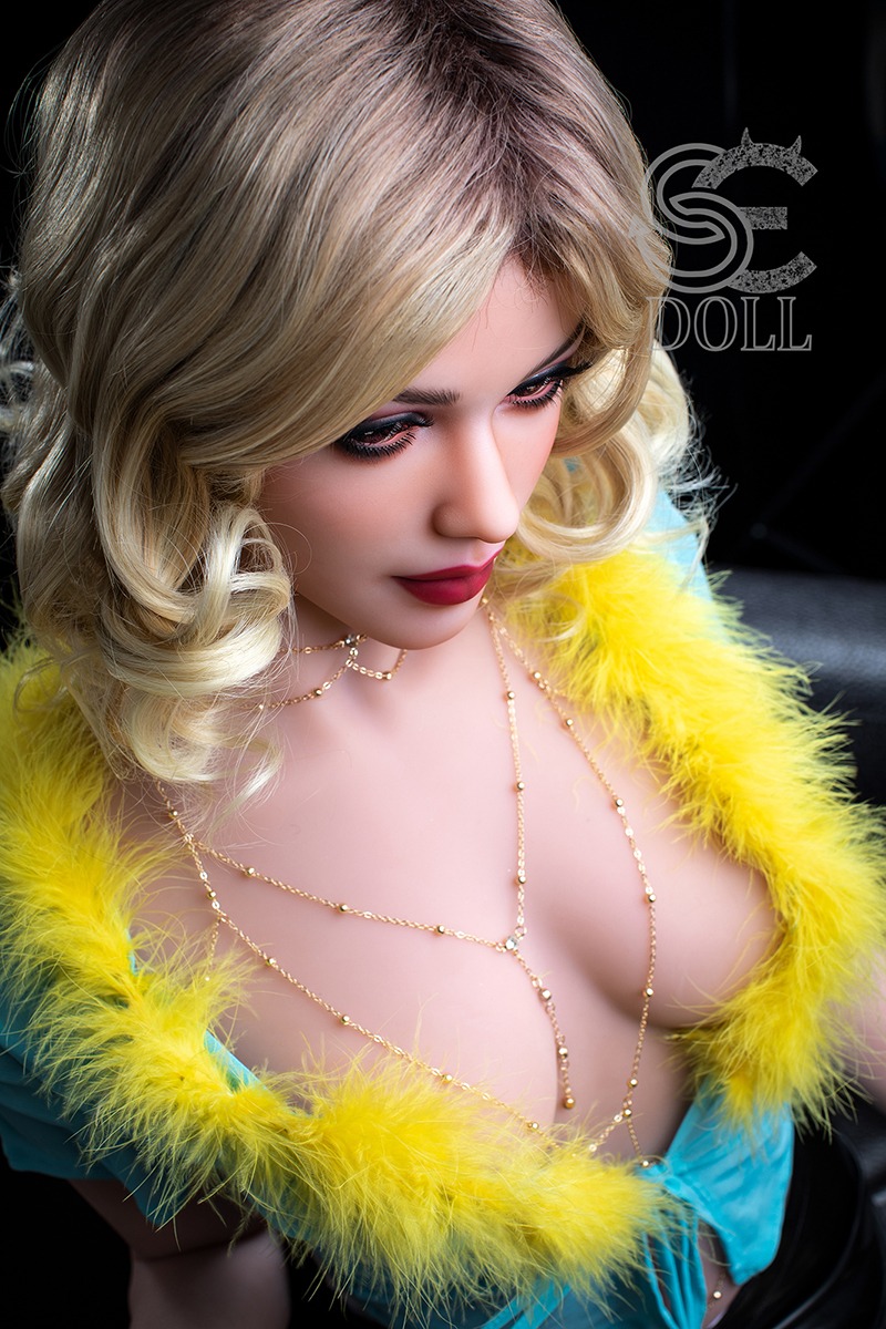 163cm / 5ft4" E-cup Heloise.A (Patricia)